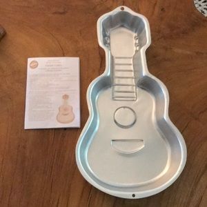Wilton guitar cake pan